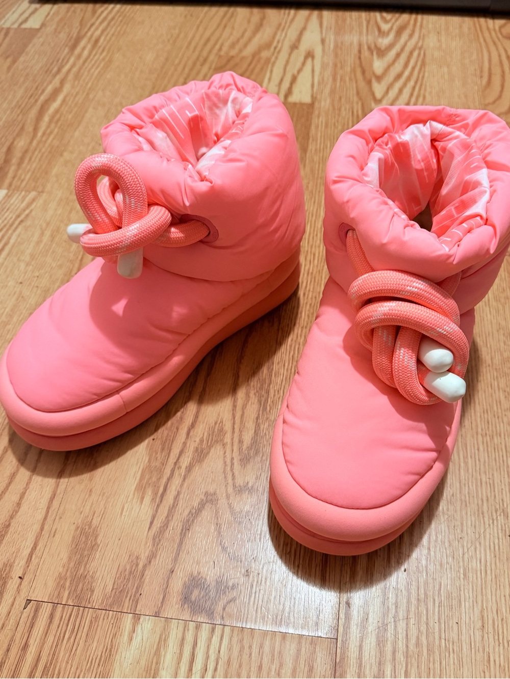 UGG Classic Maxi Short Sweetheart Coral Pink Puffer Booties Sz 6